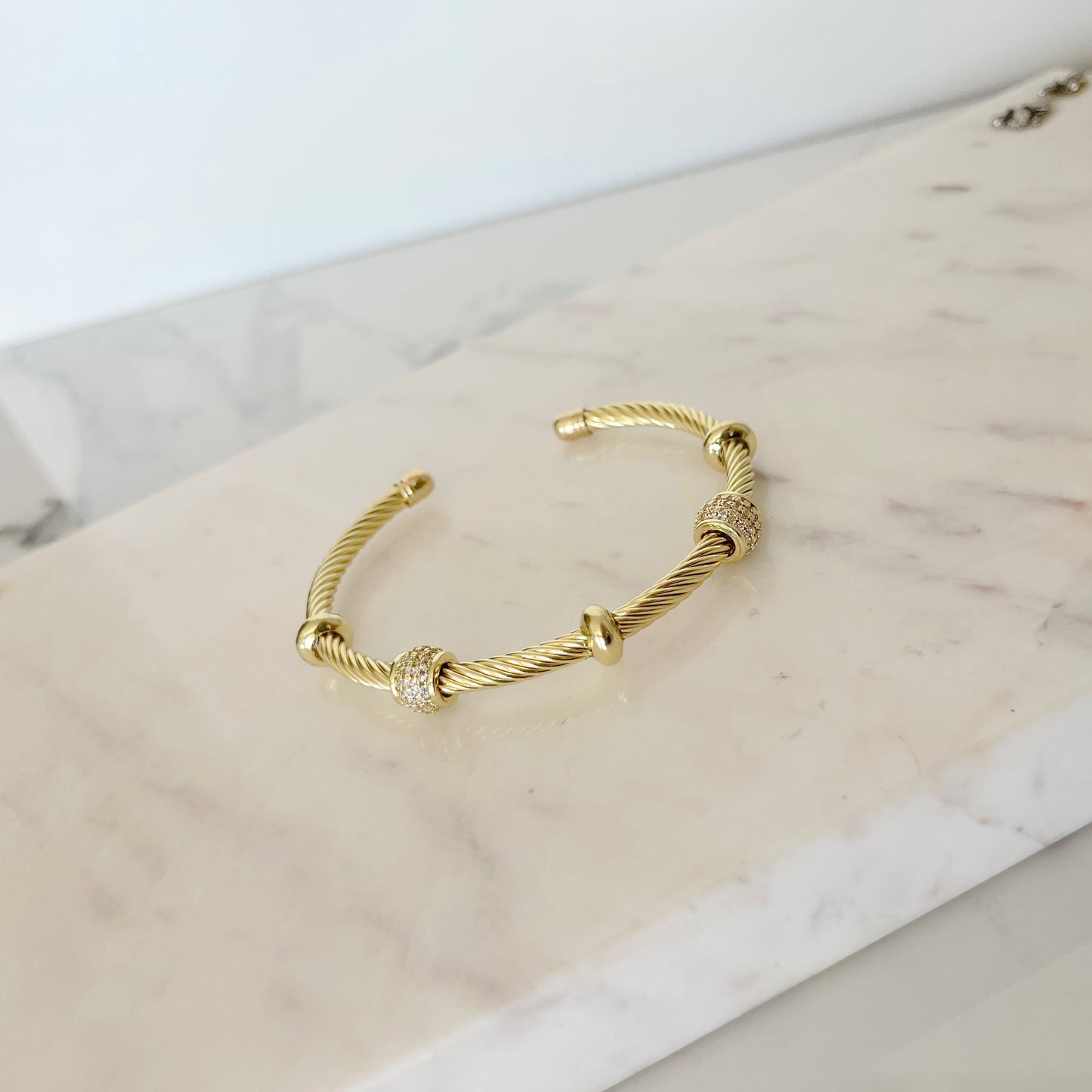 Brazalete Cloe dorado