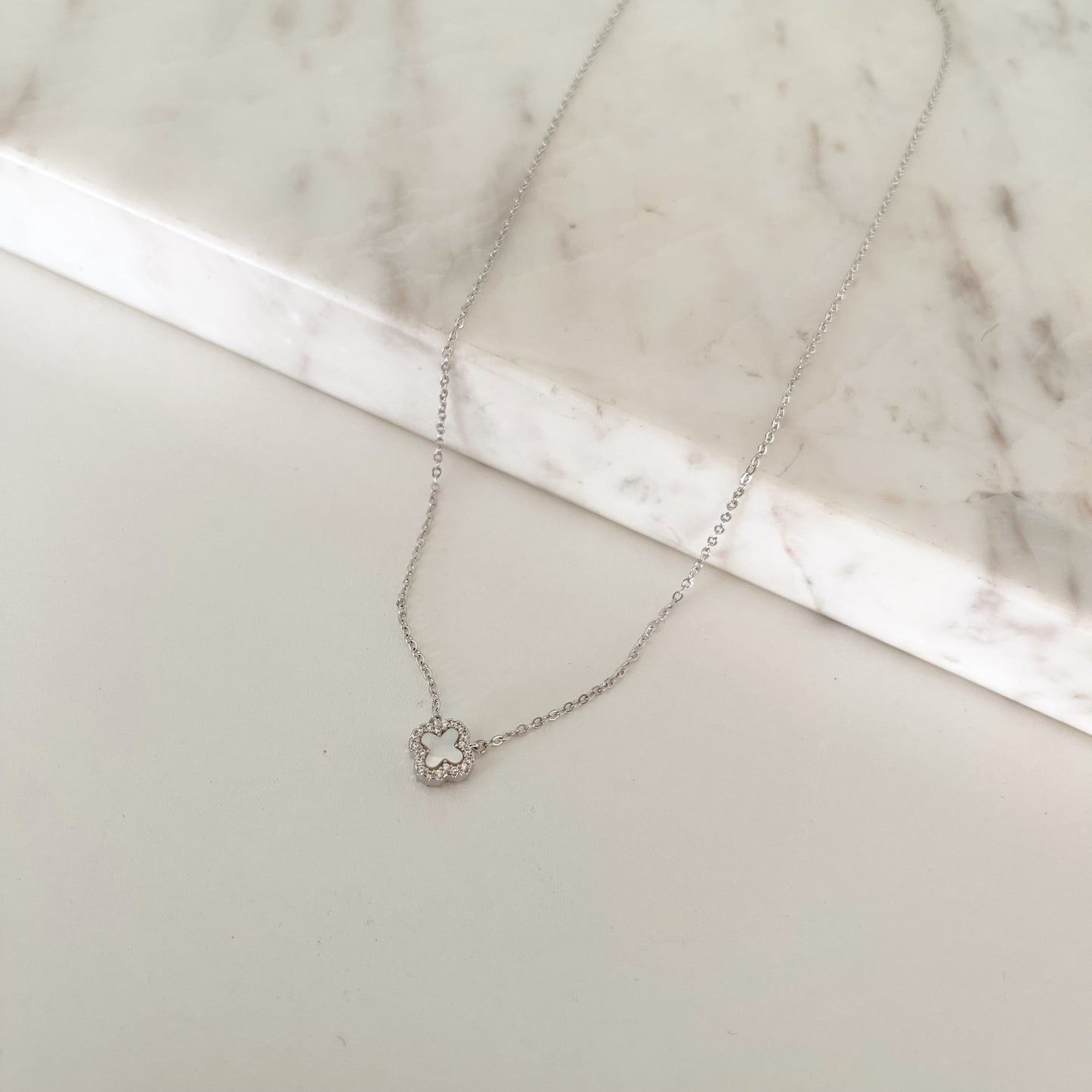 Collar trébol mini plateado