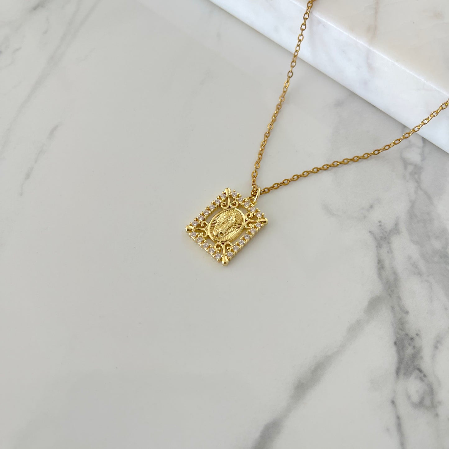Collar Virgen Zirconias
