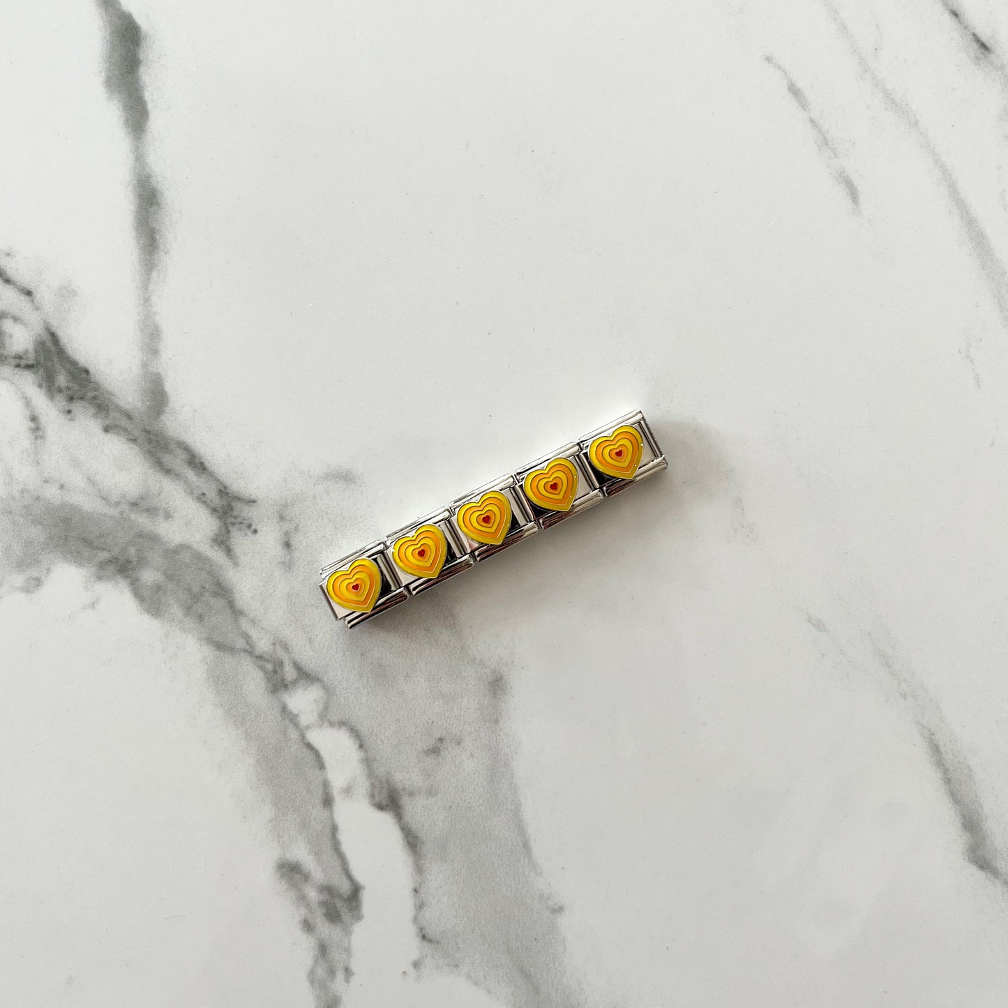 Charm corazón amarillo