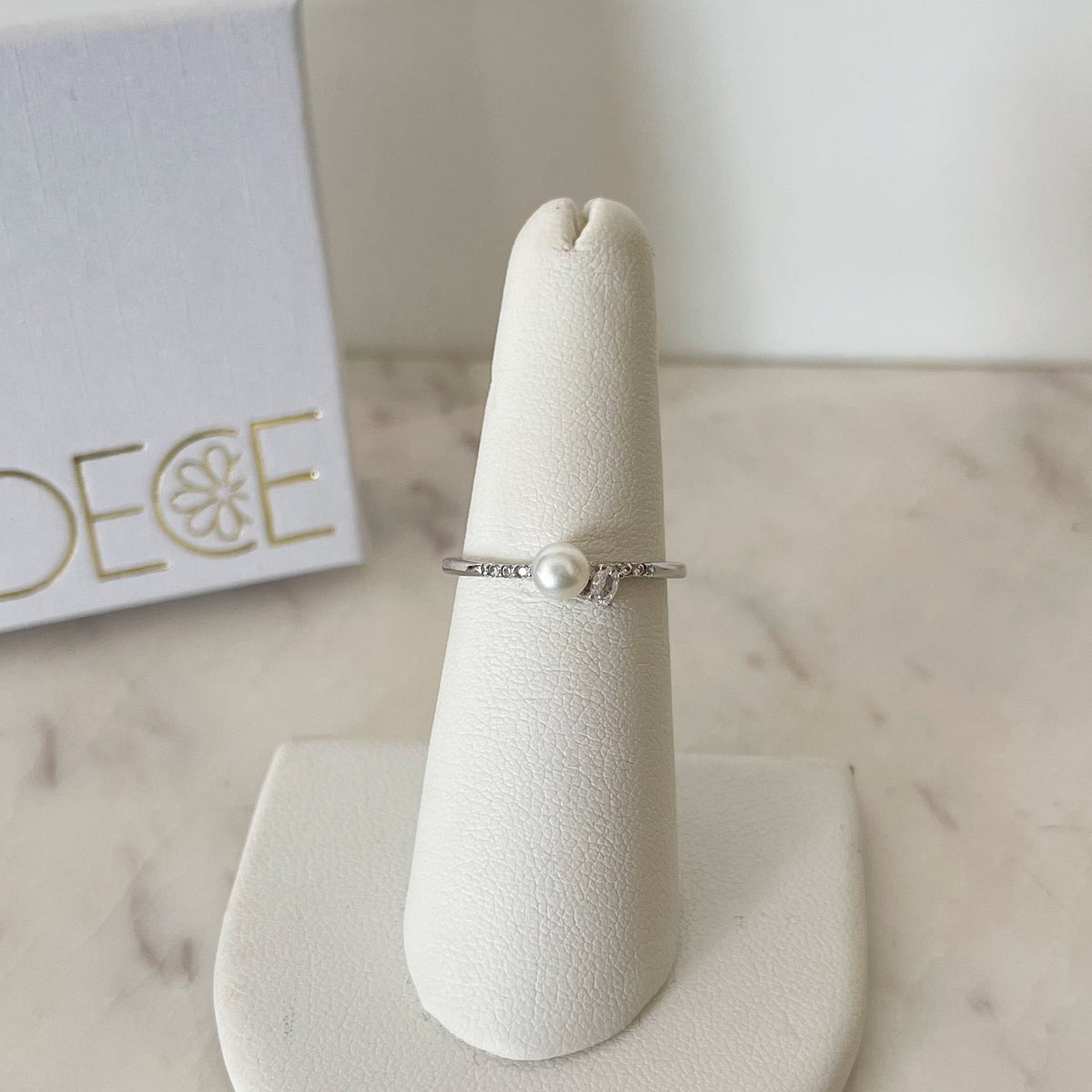 Anillo Perla + Zirconias