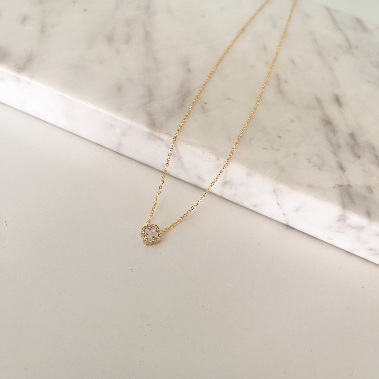 Collar Trébol dorado mini