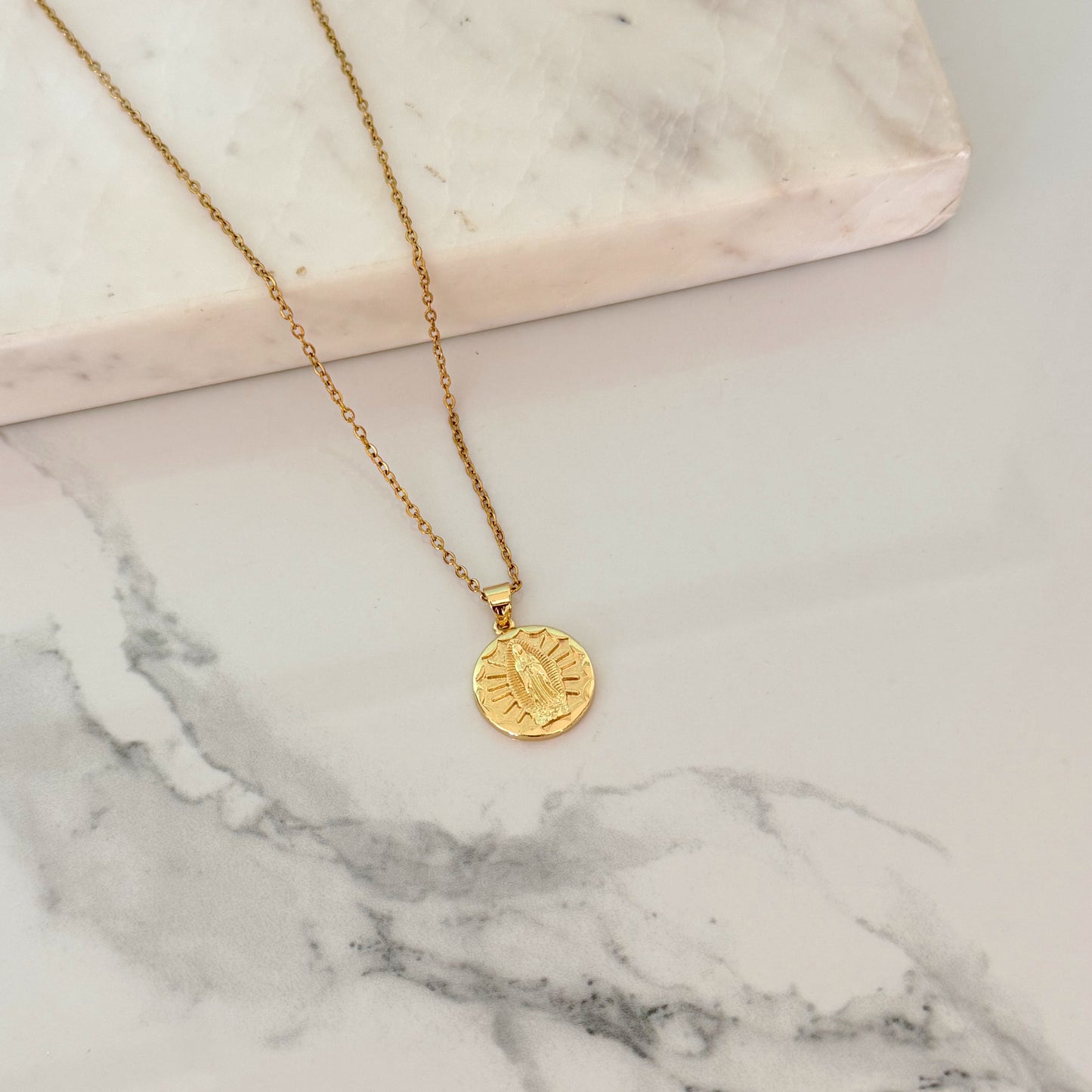 Collar medalla virgen
