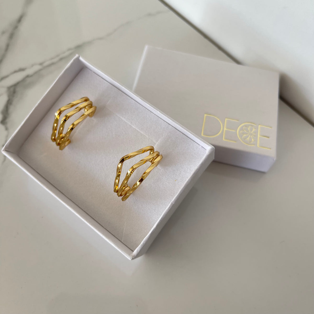 Aretes triple delgados