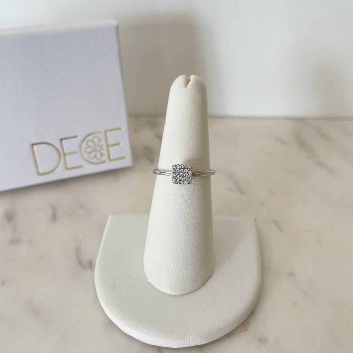 Anillo Cuadro Zirconias