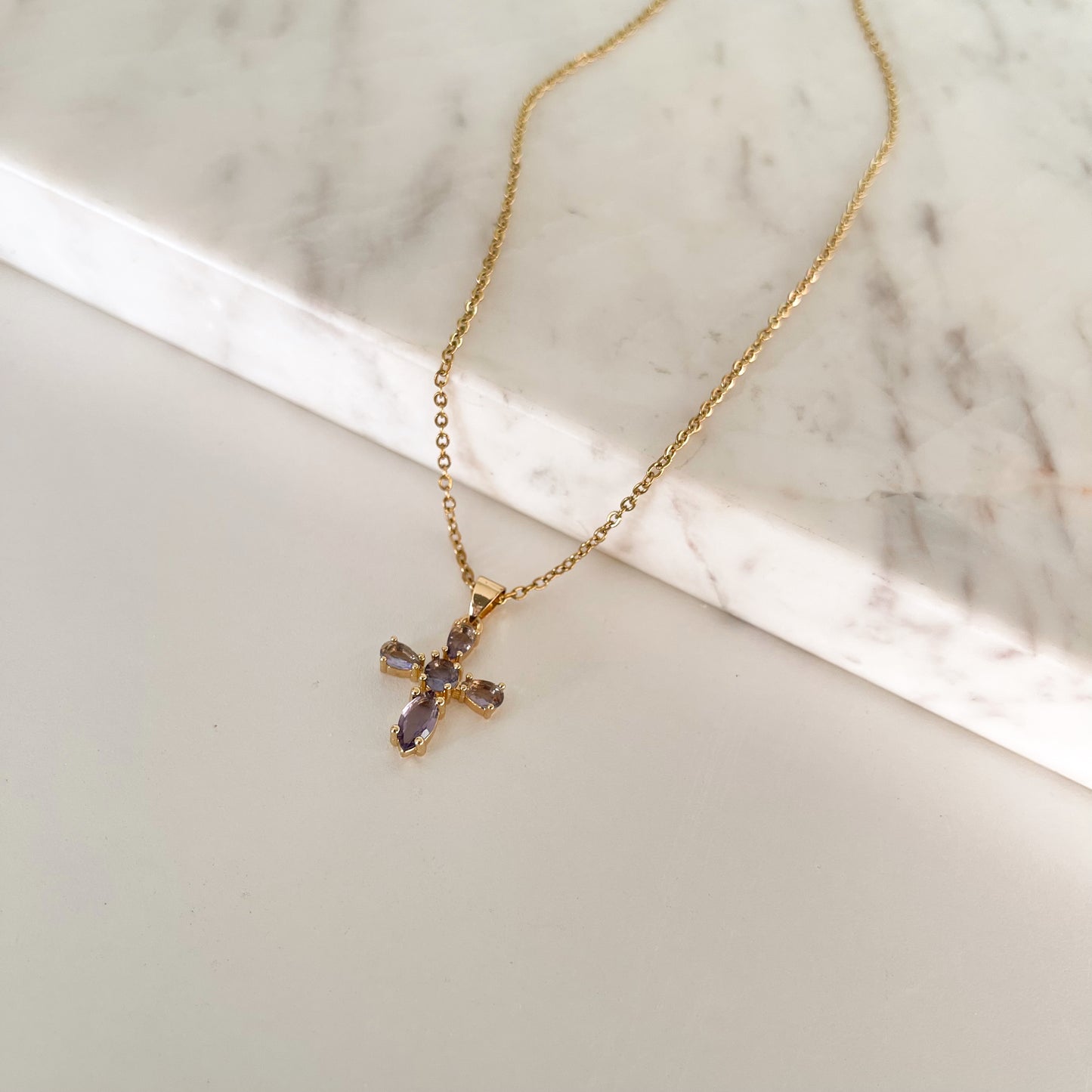 Collar cruz lila