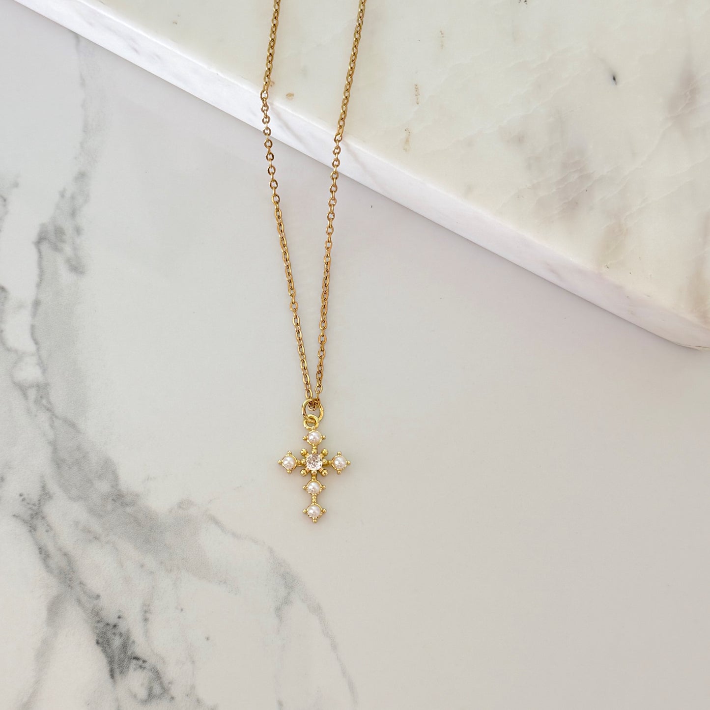 Collar cruz perla zirconia