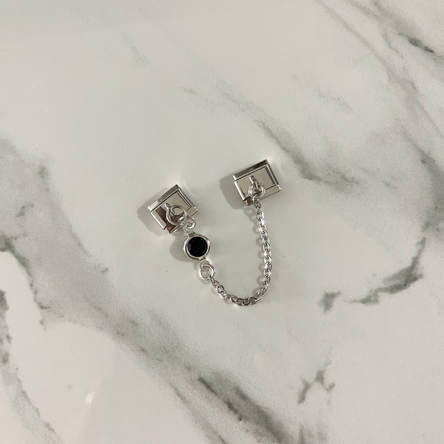 Charm cadenita negra
