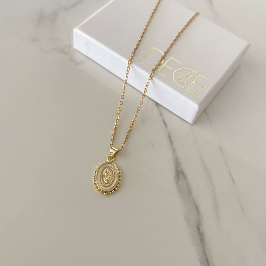Collar Virgen de Guadalupe Perla