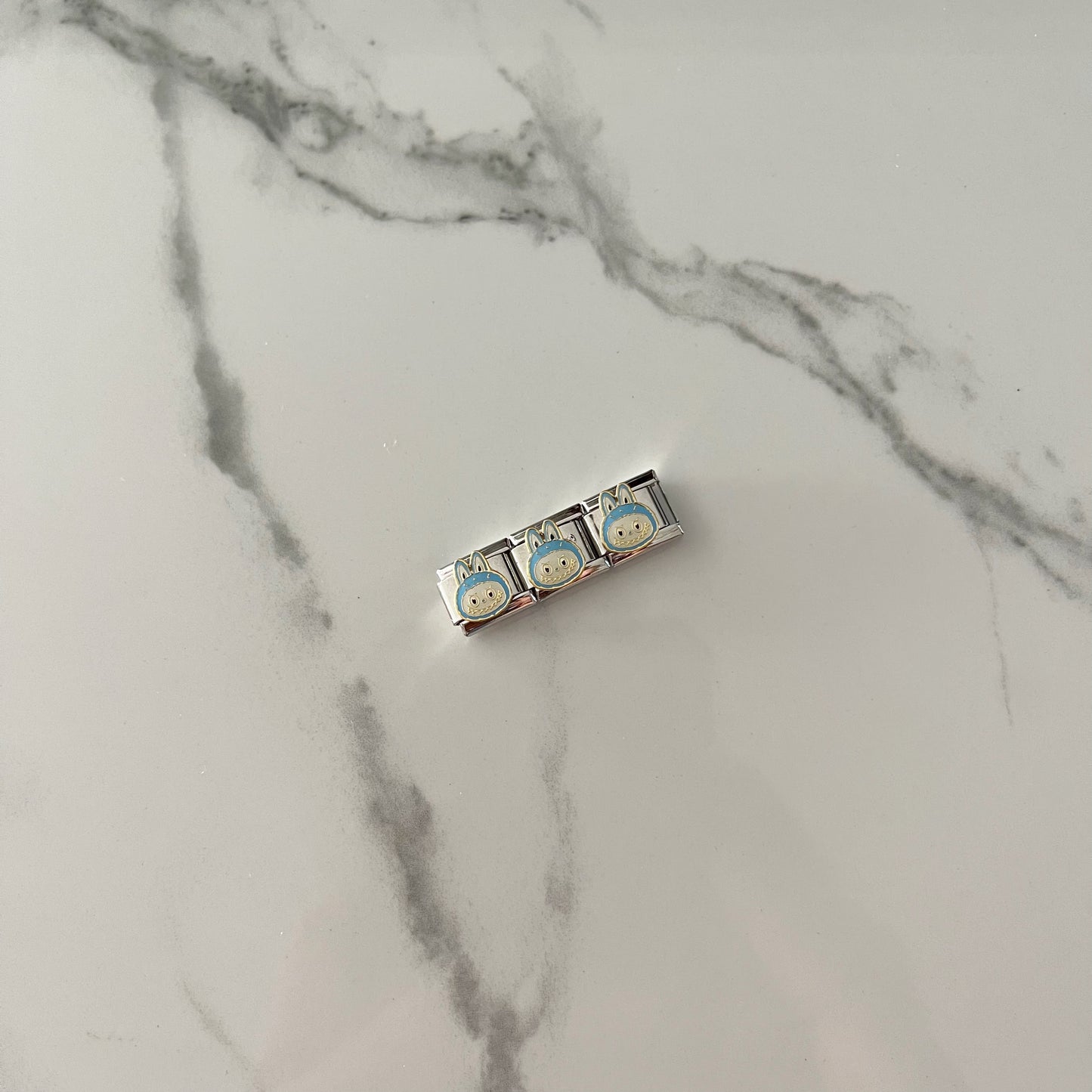 Charm Labubu azul